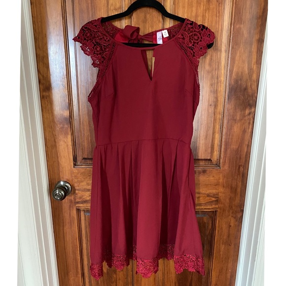Francesca's Collections Dresses & Skirts - NWT Francesca’s Burgundy Dress - Size M